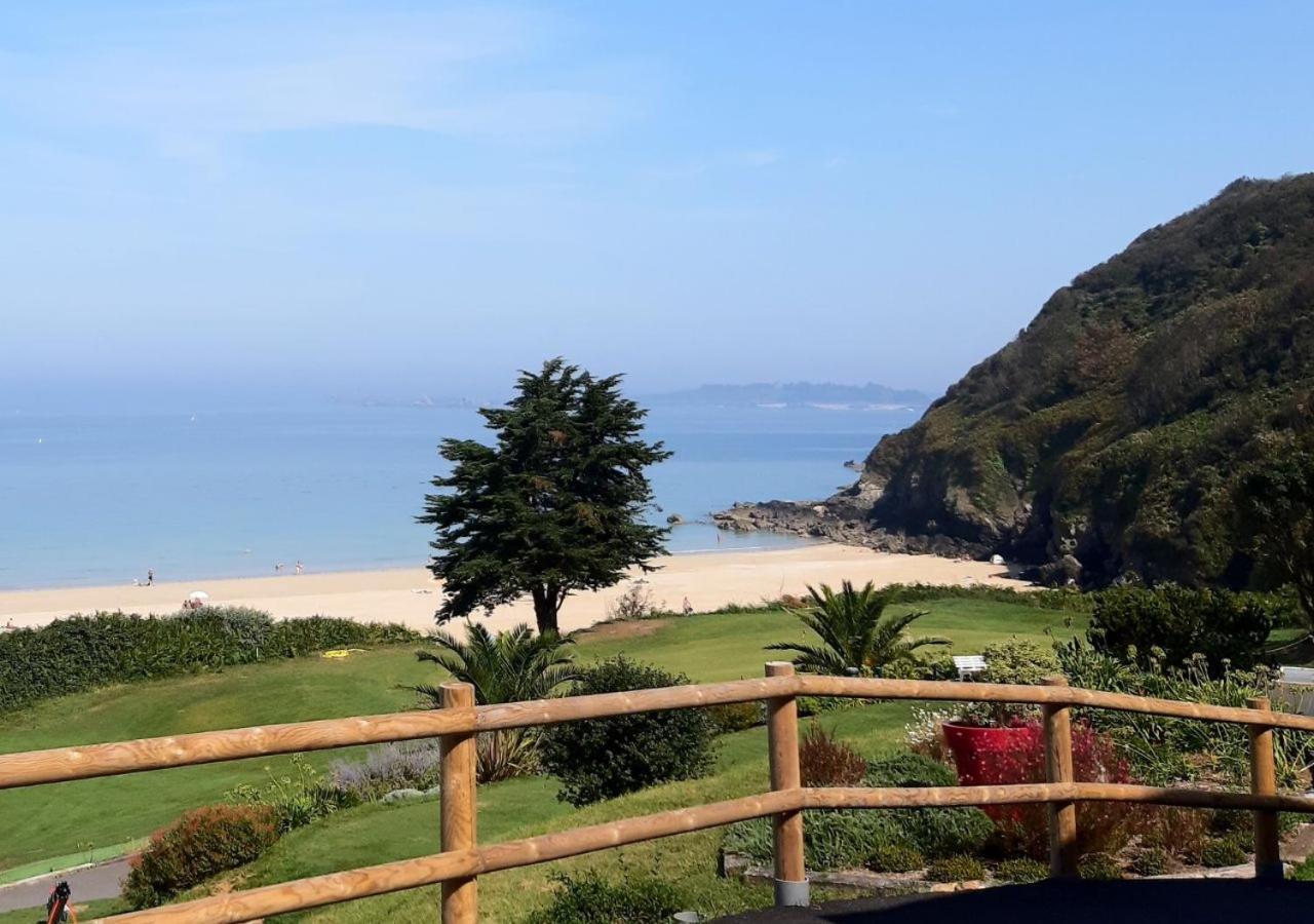 A St-cast Holiday home *